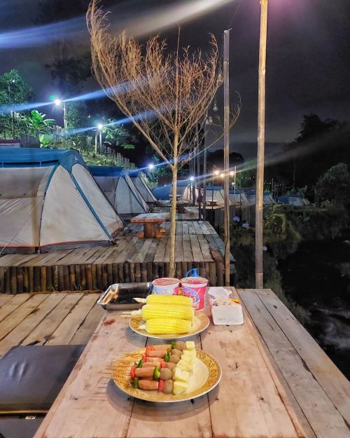 gede riverside camp harga